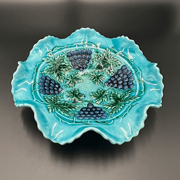 Turquoise glazed ceramic Ruffled bowl or trinket dish with raised grapes - Picture 2 of 5
